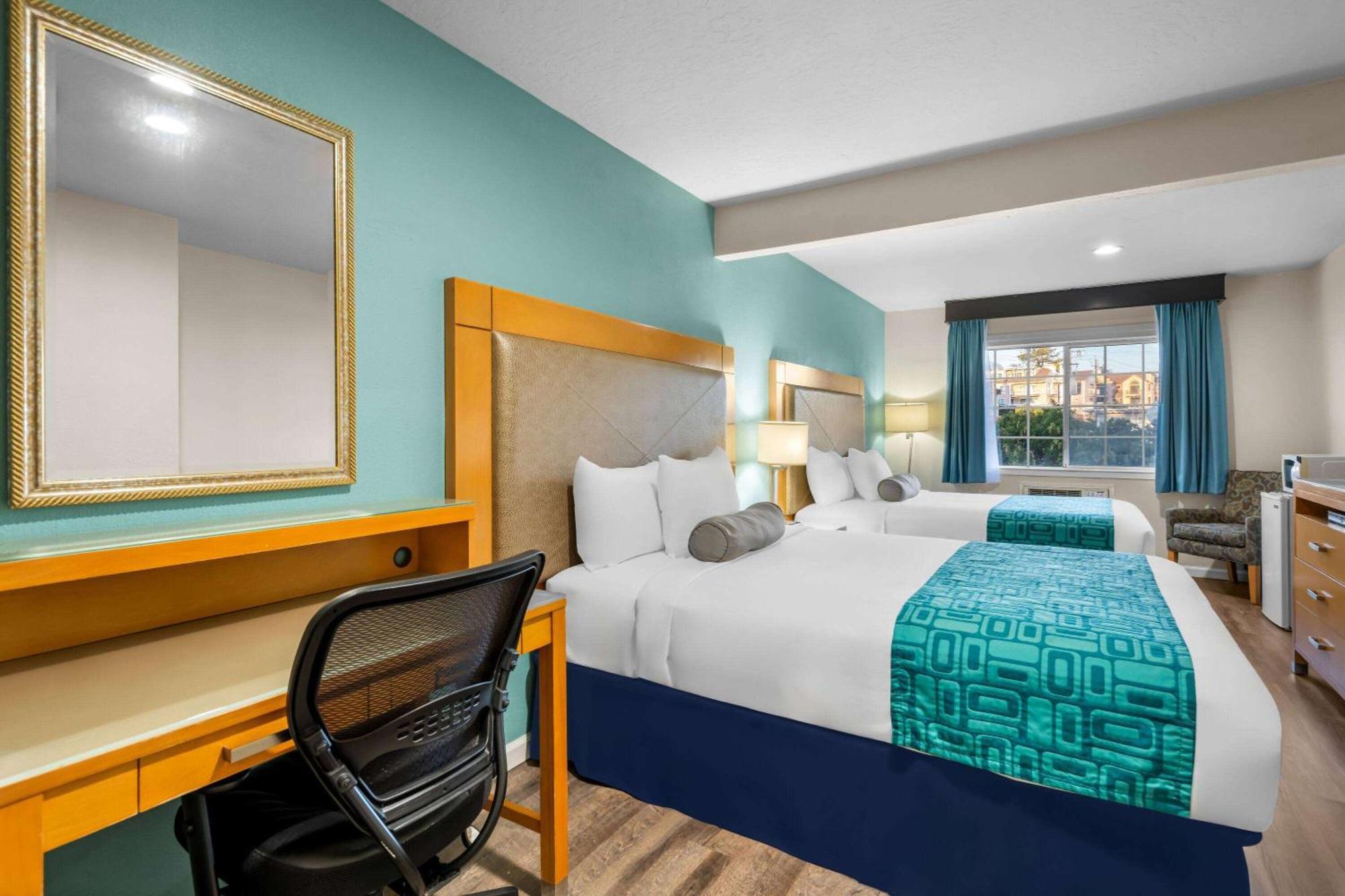 Howard Johnson By Wyndham Santa Cruz Beach Boardwalk Exterior foto