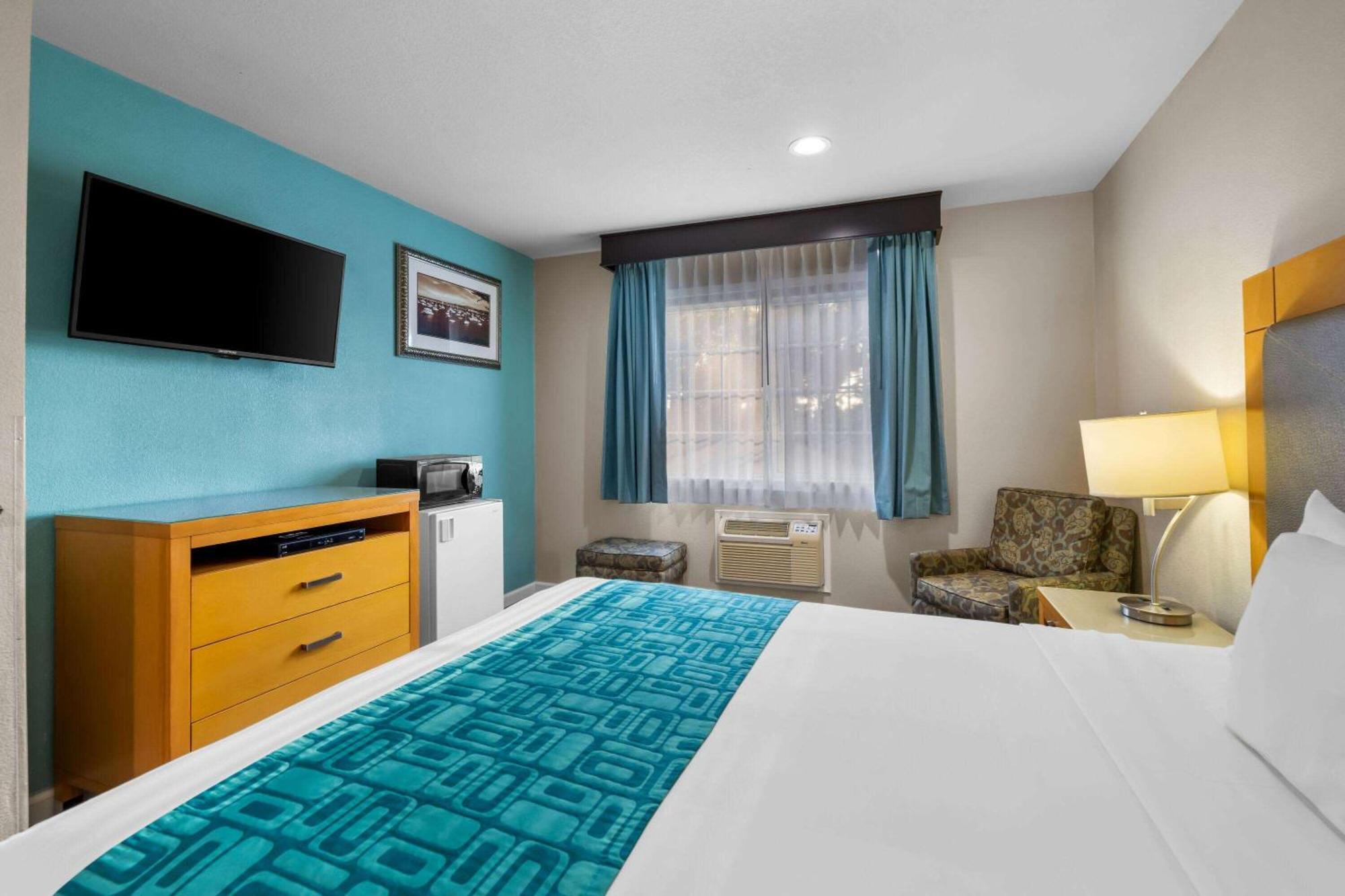 Howard Johnson By Wyndham Santa Cruz Beach Boardwalk Exterior foto