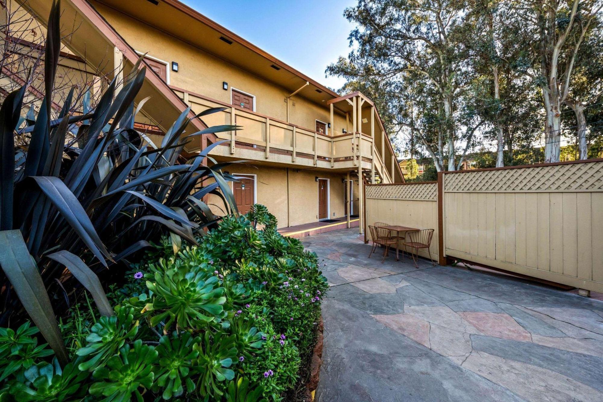 Howard Johnson By Wyndham Santa Cruz Beach Boardwalk Exterior foto