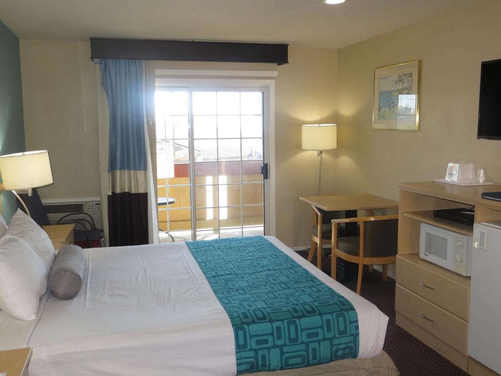 Howard Johnson By Wyndham Santa Cruz Beach Boardwalk Exterior foto