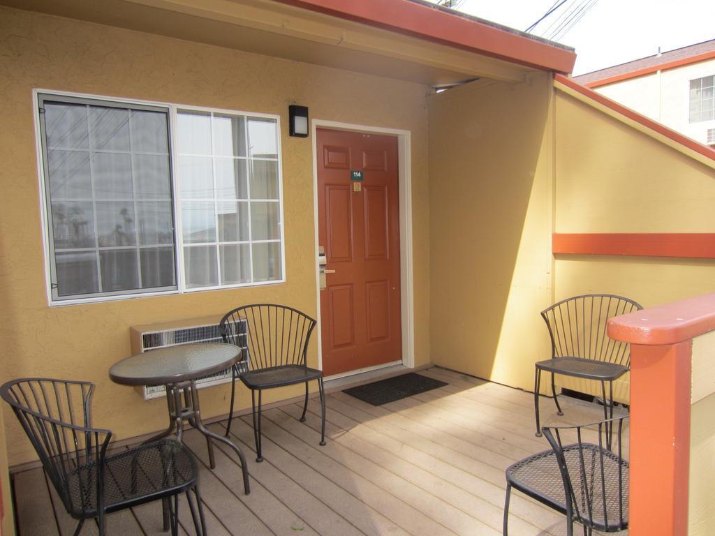 Howard Johnson By Wyndham Santa Cruz Beach Boardwalk Exterior foto